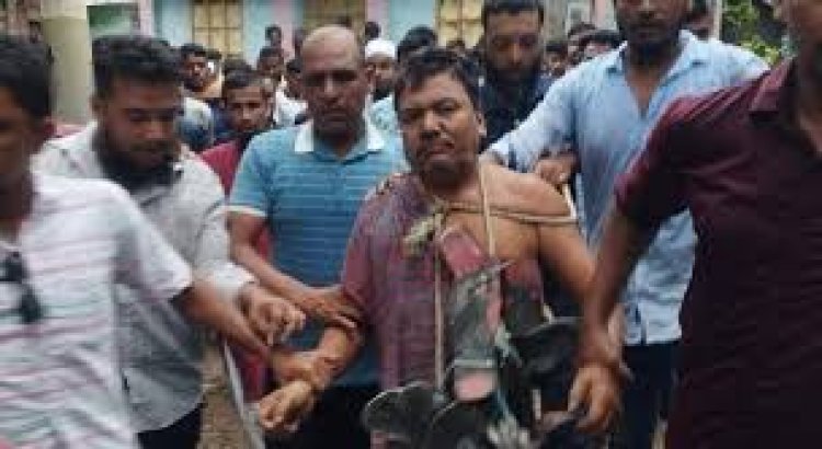 ইউপি চেয়ারম্যানকে জুতার মালা পরিয়ে থানায় সোপর্দ