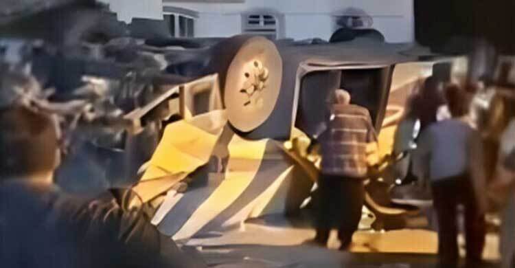 কারবালায় যাওয়ার পথে বাস উল্টে ২৮ পাকিস্তানি নাগরিকের মৃত্যু