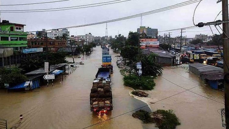 পানিতে তলিয়ে গেছে ঢাকা-চট্টগ্রাম মহাসড়ক