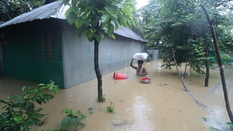 বন্যায় মৃতের সংখ্যা বেড়ে ৫৪