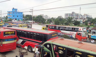  ঢাকা-টাঙ্গাইল ও ঢাকা-ময়মনসিংহ মহাসড়ক অবরোধ শ্রমিকদের