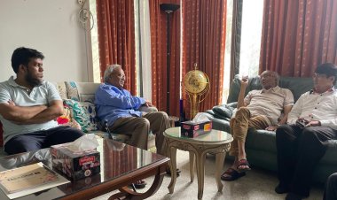 সাংবাদিক শফিক রেহমানের সঙ্গে সৌজন্য সাক্ষাৎ করলেন রিজভী