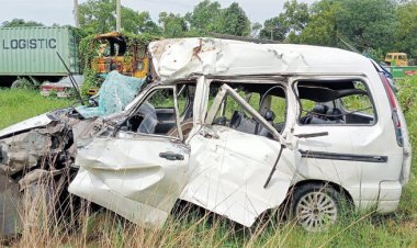  কুমিল্লায় মাইক্রোবাসের পেছনে বাসের ধাক্কায় শিশুসহ নিহত ৪