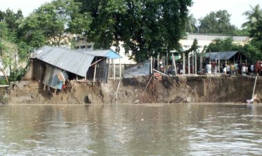  মেঘনায় হঠাৎ ভাঙন, মুহূর্তেই নদীগর্ভে বিভিন্ন স্থাপনা