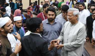 ক্ষমতাচ্যুতরা চুপচাপ বসে থাকবে না : ড. ইউনূস