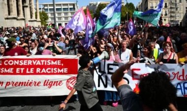 ফ্রান্সে নতুন প্রধানমন্ত্রীর বিরুদ্ধে লাখো মানুষের বিক্ষোভ