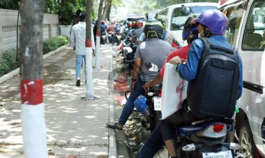  রাজধানীতে গরম-যানজটে দুর্বিষহ জনজীবন