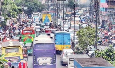  যানজটে অতিষ্ঠ নগরবাসী সড়কে নিয়ম ভাঙার মহোৎসব, ট্রাফিক পুলিশকে ‘থোড়াই কেয়ার’