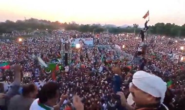  ইমরান খানের মুক্তির দাবিতে পাকিস্তানে বিশাল সমাবেশ
