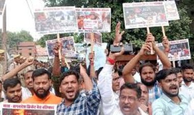 কানপুর টেস্ট চলাকালে বাংলাদেশের পতাকা পোড়াল বিশ্ব হিন্দু পরিষদ