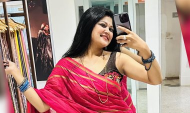 আমি চিৎকার করি, ক্যামেরাম্যান ছেলেটাকে বলে ‘ঐ তুই কিছু দেখছোস’