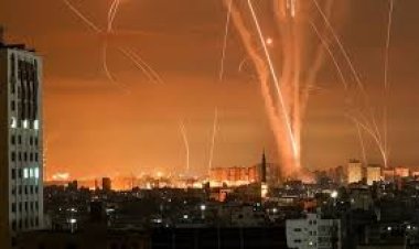 মুহুর্মুহু ক্ষেপণাস্ত্র হামলায় কাঁপছে ইসরাইল