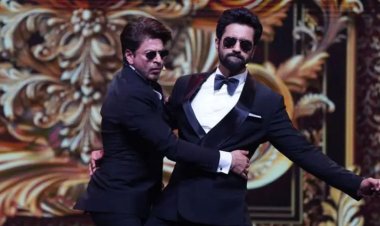 ভিকির কোমর জড়িয়ে মেয়েদের মত নাচলেন শাহরুখ!