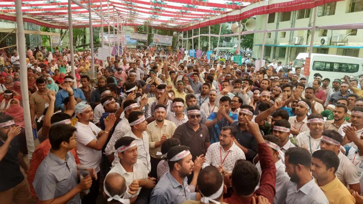 ১০ম গ্রেডের দাবিতে তৃতীয় দিনেও বিক্ষোভ অডিটরদের