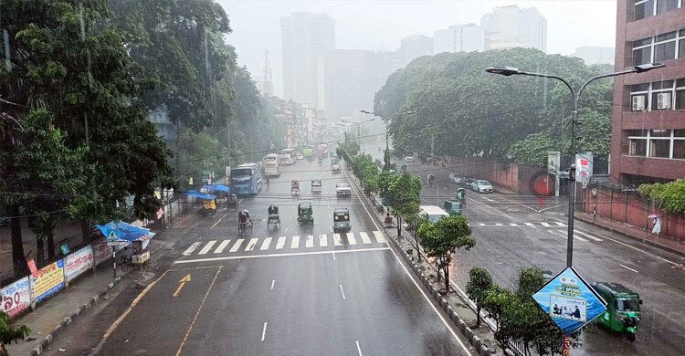 বৃষ্টি বেড়ে গরম কমার আভাস