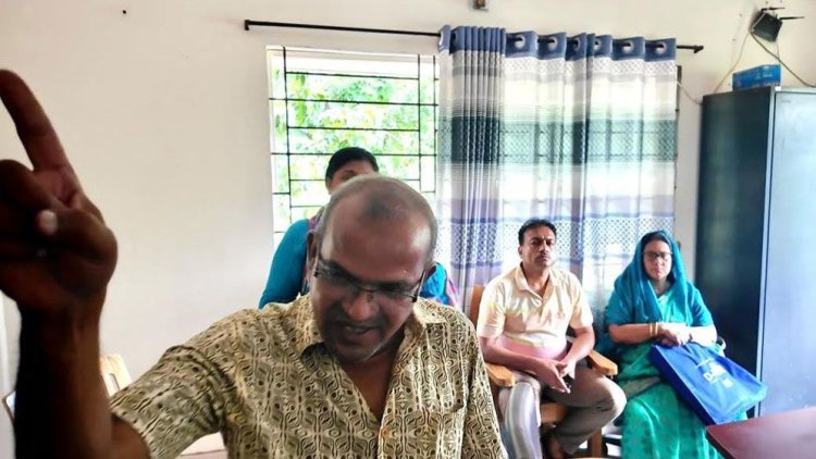 অভিযোগ তুলে নিতে বাদীর দিকে তেড়ে আসেন শিক্ষা তদন্ত কর্মকর্তা
