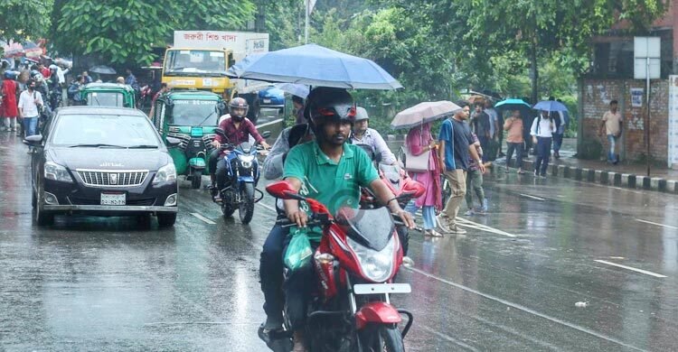 ঢাকায় সকাল থেকে বৃষ্টি, অফিসগামীদের ভোগান্তি