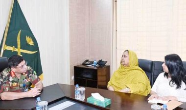  সেনাপ্রধানের সঙ্গে নিহত মেজর সিনহার মা-বোনের সাক্ষাৎ