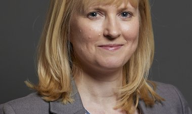 প্রধানমন্ত্রী উপহার নেয়ায় এমপির পদত্যাগ