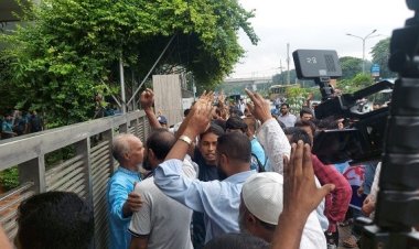 বিএসইসি চেয়ারম্যানসহ কর্মকর্তারা অবরুদ্ধ