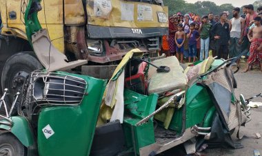নরসিংদীতে ট্রাক-সিএনজি সংঘর্ষে ৬ জনের মৃত্যু