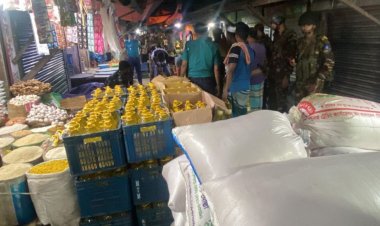 লালবাগে যৌথ অভিযানে টিসিবির ডাল-তেল জব্দ, গ্রেফতার ২