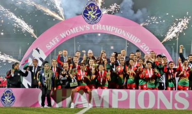 ট্রফি নিয়ে দেশে পৌঁছেছেন চ্যাম্পিয়নরা