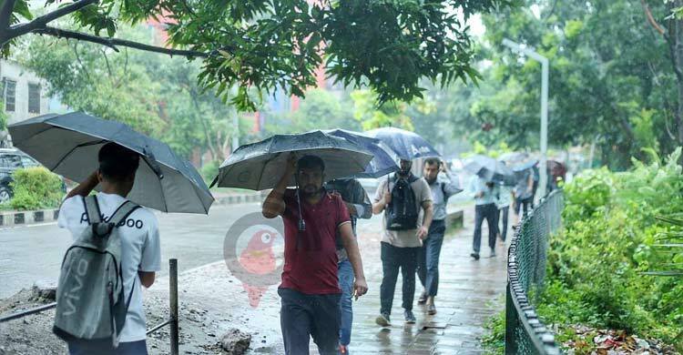 ৪৫-৬০ কিলোমিটার বেগে ঝোড়ো বৃষ্টি হতে পারে ১৩ অঞ্চলে