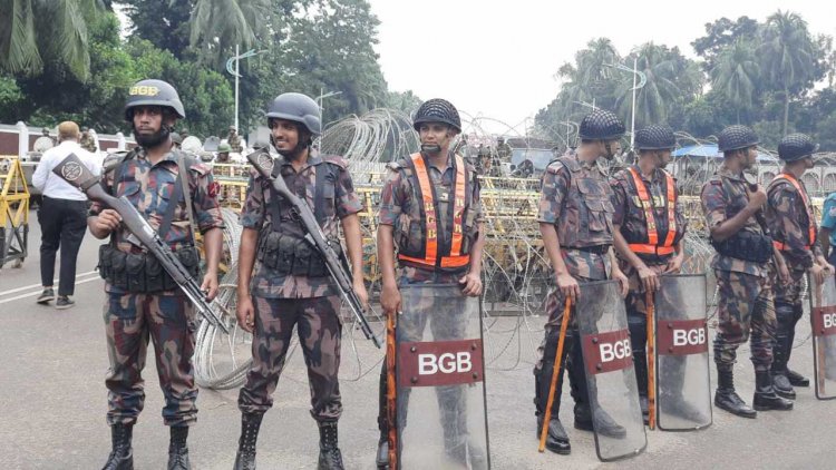 বঙ্গভবনের সামনে দুই প্লাটুন বিজিবি সদস্য মোতায়েন