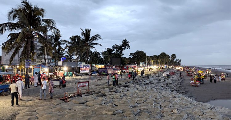 ৮০ কিলোমিটার বেগে ঝোড়ো বৃষ্টি হতে পারে ৮ অঞ্চলে