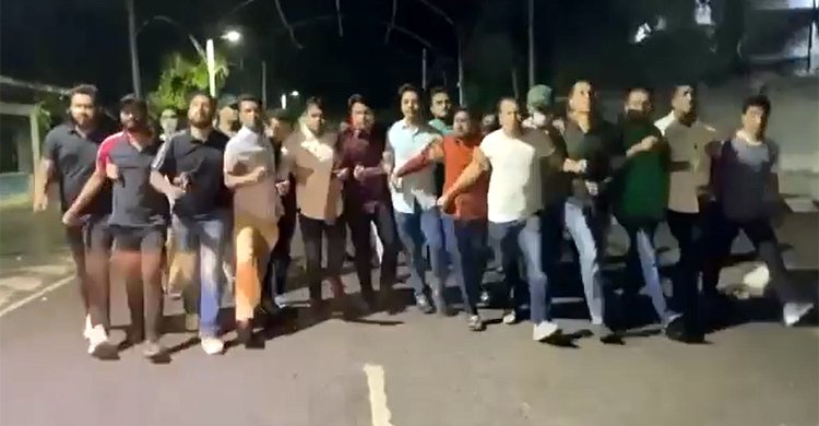 রাতে নিষিদ্ধ ঘোষণার পর ভোরে ছাত্রলীগের ঝটিকা মিছিল