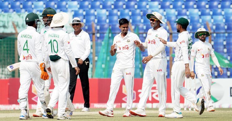 হঠাৎ তাইজুলের ঘূর্ণিতে দিশেহারা দক্ষিণ আফ্রিকা