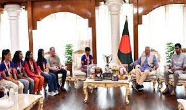 সাফজয়ী নারী ফুটবল দলকে প্রধান উপদেষ্টার সংবর্ধনা