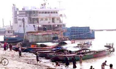  ৩৫ ঘণ্টাতেও চালু হয়নি আরিচা-কাজিরহাট নৌরুট