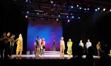 হুমকির মুখে শিল্পকলার নাটক প্রদর্শনী বন্ধ, ক্ষমা চাইলেন মহাপরিচালক