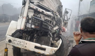 দাঁড়িয়ে থাকা ট্রাকে আরেক ট্রাকের ধাক্কায় নিহত ১ 