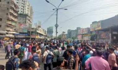 ৩ দফা দাবিতে জবি শিক্ষার্থীদের সড়ক অবরোধ