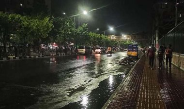 মধ্যরাতে রাজধানীতে বজ্রবৃষ্টি, বইছে হিমেল হাওয়া