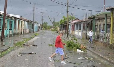 ১৮৫ কিমি বেগে ঘূর্ণিঝড় রাফায়েলের আঘাত, লণ্ডভণ্ড কিউবা