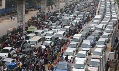 ছুটির দিনেও যানজটে স্থবির ঢাকা