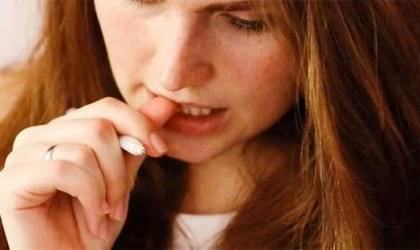  দাঁত দিয়ে নখ কাটার যত ক্ষতি