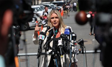 হোয়াইট হাউজের প্রেস সেক্রেটারি হচ্ছেন ২৭ বছর বয়সী ক্যারোলিন লেভিট