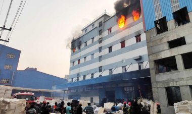 ফ্রেশ টিস্যু পেপারের গোডাউনে আগুন