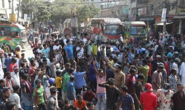 রাজধানীতে ব্যাটারিচালিত রিকশা চালকদের সড়ক অবরোধ