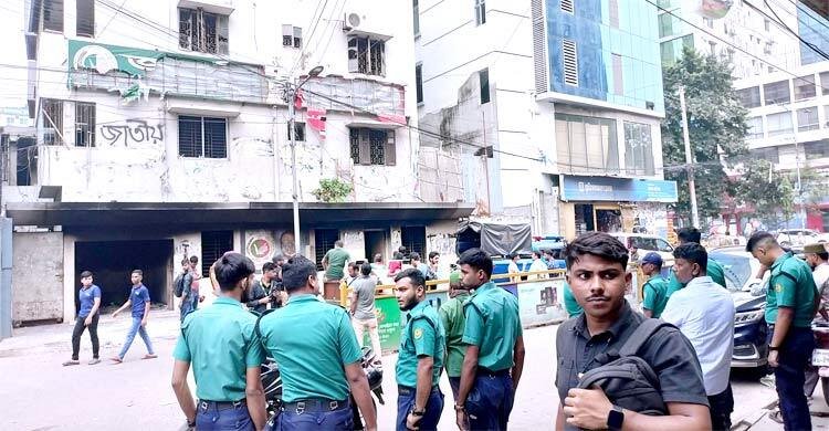জাতীয় পার্টি অফিসের সামনে বাড়তি পুলিশ, নেই কোনো নেতাকর্মী
