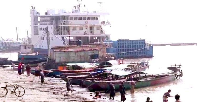৩৫ ঘণ্টাতেও চালু হয়নি আরিচা-কাজিরহাট নৌরুট