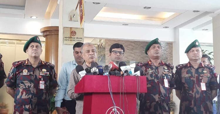 স্বরাষ্ট্র উপদেষ্টা ঢাকার প্রায় সব পুলিশ চেঞ্জ করছি, অলিগলি চিনতেও সময় লাগবে