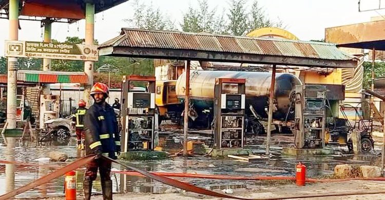 ময়মনসিংহে ফিলিং স্টেশনে আগুনে নিহত বেড়ে ৩