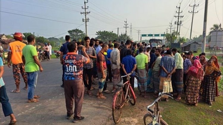 সাতক্ষীরায় ট্রাকচাপায় ৩ মোটরসাইকেল আরোহী নিহত