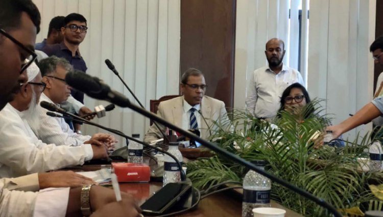 ঢাকায় বাস চলতে হলে যুক্ত হতে হবে নগর পরিবহনে